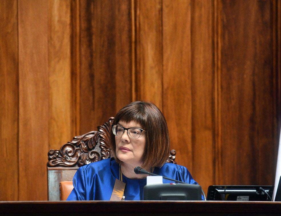 ПРЧОЈЛА, А ДА О'ЛАДИШ МАЛО? Маја Гојковић се ИЖИВЉАВАЛА над службеницом Скупштине! 